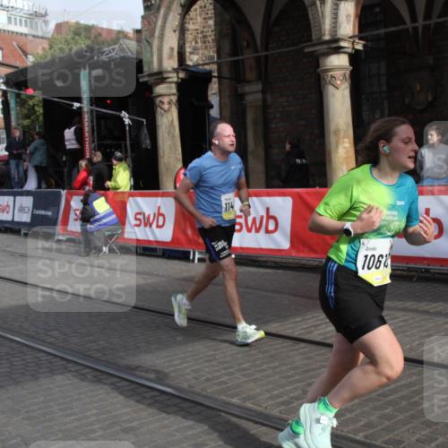 05.10.2025 - 20. swb-Marathon Bremen Yannick Fuchs http://msf.ph/oto/9317047 05.10.2025 10:55:59 Ziel 7147, 9871, 10610, 10654, 10921, 11439 meine-sportfotos.de