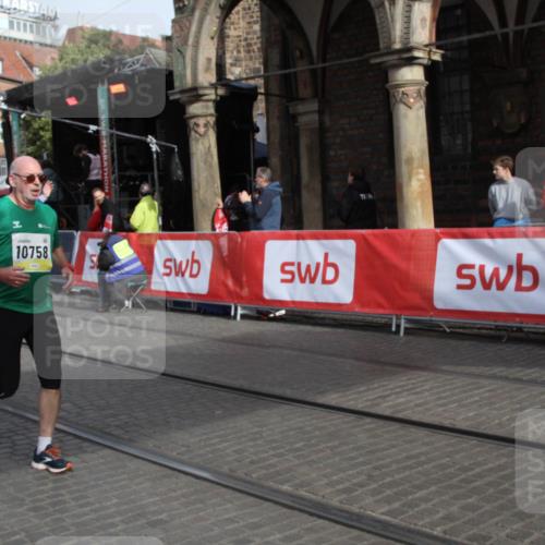 05.10.2025 - 20. swb-Marathon Bremen Yannick Fuchs http://msf.ph/oto/9317051 05.10.2025 10:56:05 Ziel 9541, 9950, 10015, 10394, 10641, 10675, 10758, 10959, 11148, 11626 meine-sportfotos.de