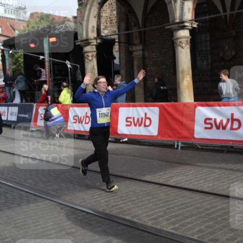 05.10.2025 - 20. swb-Marathon Bremen Yannick Fuchs http://msf.ph/oto/9317052 05.10.2025 10:56:07 Ziel 9541, 9950, 10015, 10394, 10641, 10664, 10675, 10959, 11148, 11626 meine-sportfotos.de