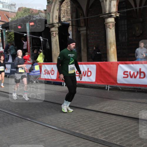 05.10.2025 - 20. swb-Marathon Bremen Yannick Fuchs http://msf.ph/oto/9317057 05.10.2025 10:56:12 Ziel 9811, 9968, 10006, 10009, 10664, 10989, 11095, 11366, 11620, 11693 meine-sportfotos.de