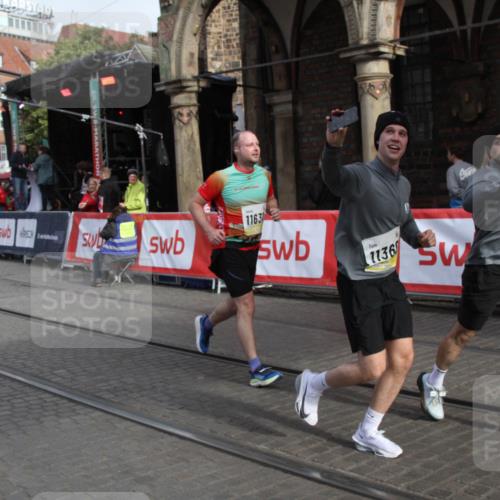 05.10.2025 - 20. swb-Marathon Bremen Yannick Fuchs http://msf.ph/oto/9317065 05.10.2025 10:56:17 Ziel 9258, 9855, 9968, 10989, 10992, 11364, 11366, 11630, 11741 meine-sportfotos.de