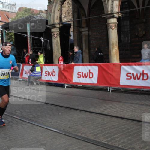 05.10.2025 - 20. swb-Marathon Bremen Yannick Fuchs http://msf.ph/oto/9317066 05.10.2025 10:56:19 Ziel 9258, 9855, 10992, 11364, 11554, 11630, 11741 meine-sportfotos.de
