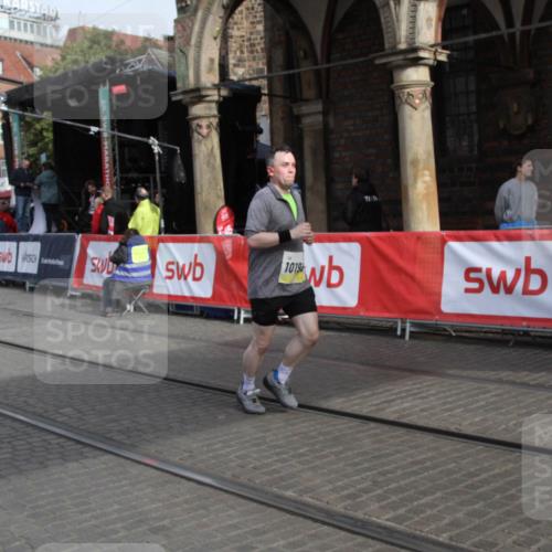 05.10.2025 - 20. swb-Marathon Bremen Yannick Fuchs http://msf.ph/oto/9317071 05.10.2025 10:56:25 Ziel 9783, 10028, 10191, 10196, 10424, 10590, 11662 meine-sportfotos.de