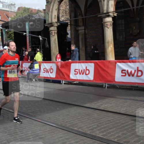05.10.2025 - 20. swb-Marathon Bremen Yannick Fuchs http://msf.ph/oto/9317072 05.10.2025 10:56:27 Ziel 9424, 9783, 9932, 10028, 10191, 10424, 10590, 11662, 11723 meine-sportfotos.de