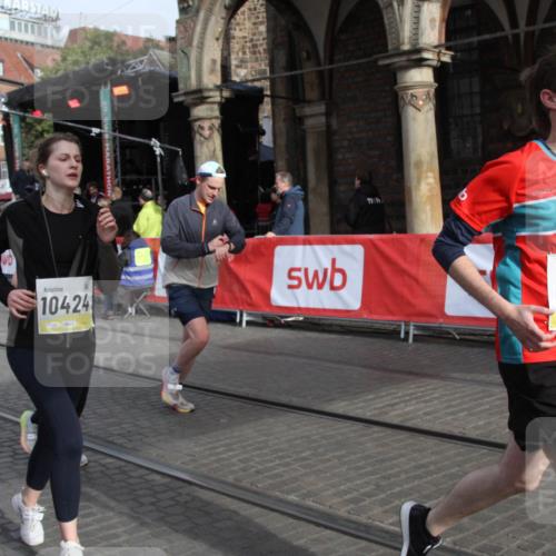 05.10.2025 - 20. swb-Marathon Bremen Yannick Fuchs http://msf.ph/oto/9317074 05.10.2025 10:56:28 Ziel 9424, 9783, 9932, 10028, 10191, 10387, 10424, 10546, 10590, 11662, 11723 meine-sportfotos.de