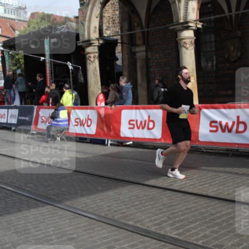 05.10.2025 - 20. swb-Marathon Bremen Yannick Fuchs http://msf.ph/oto/9317088 05.10.2025 10:56:45 Ziel 8118, 9266, 10059, 10644, 10683, 11475 meine-sportfotos.de