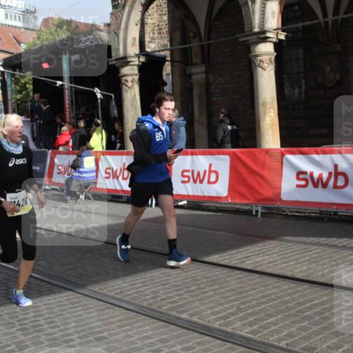 05.10.2025 - 20. swb-Marathon Bremen Yannick Fuchs http://msf.ph/oto/9317093 05.10.2025 10:56:52 Ziel 9188, 10145, 10845, 11426, 11675, 11734 meine-sportfotos.de
