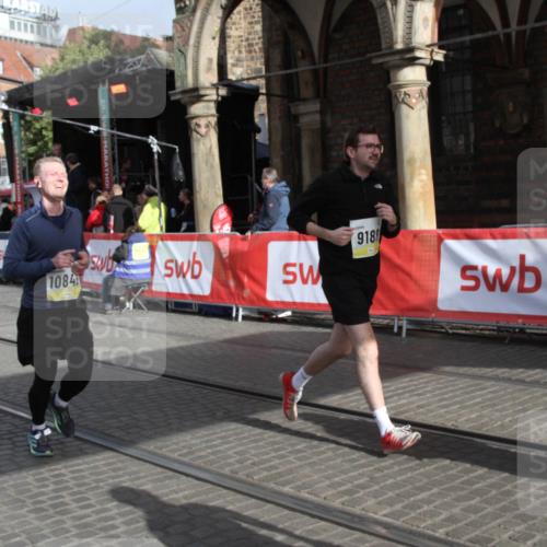 05.10.2025 - 20. swb-Marathon Bremen Yannick Fuchs http://msf.ph/oto/9317095 05.10.2025 10:56:53 Ziel 9188, 10145, 10845, 10924, 11426, 11675, 11734 meine-sportfotos.de
