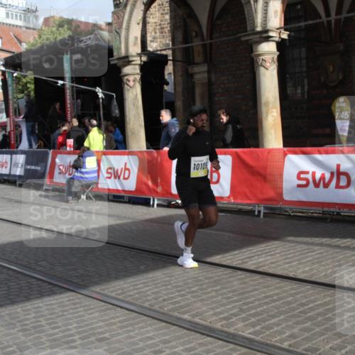 05.10.2025 - 20. swb-Marathon Bremen Yannick Fuchs http://msf.ph/oto/9317101 05.10.2025 10:57:02 Ziel 9451, 10105, 10867, 11168 meine-sportfotos.de