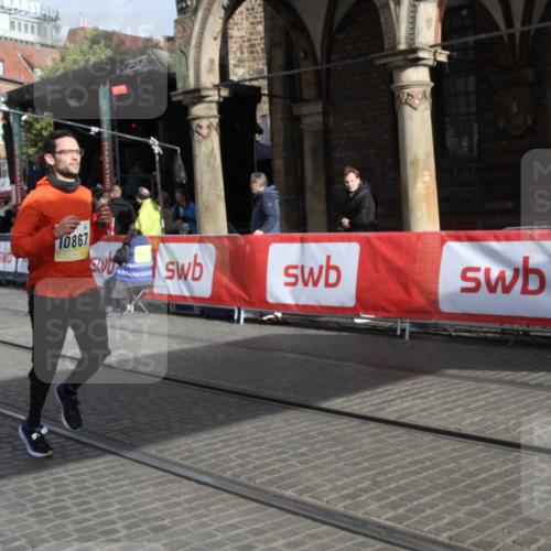 05.10.2025 - 20. swb-Marathon Bremen Yannick Fuchs http://msf.ph/oto/9317103 05.10.2025 10:57:06 Ziel 9451, 9797, 9937, 10069, 10867, 11435, 11566 meine-sportfotos.de