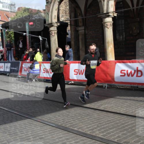 05.10.2025 - 20. swb-Marathon Bremen Yannick Fuchs http://msf.ph/oto/9317105 05.10.2025 10:57:08 Ziel 5172, 9797, 9937, 10069, 11435, 11566 meine-sportfotos.de