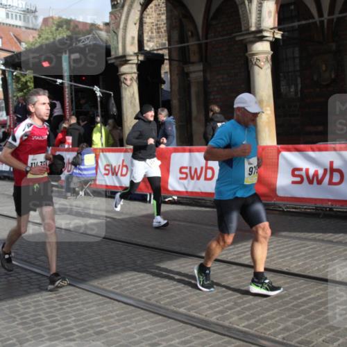 05.10.2025 - 20. swb-Marathon Bremen Yannick Fuchs http://msf.ph/oto/9317107 05.10.2025 10:57:10 Ziel 5172, 9231, 9314, 9797, 11435, 11566 meine-sportfotos.de