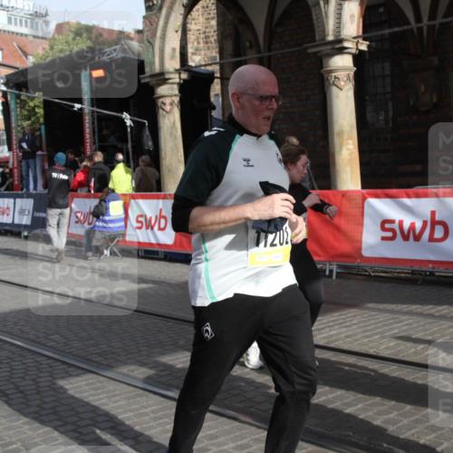 05.10.2025 - 20. swb-Marathon Bremen Yannick Fuchs http://msf.ph/oto/9317116 05.10.2025 10:57:17 Ziel 9489, 9577, 10293, 10545, 10917, 11138, 11202, 11434, 11596, 11686 meine-sportfotos.de