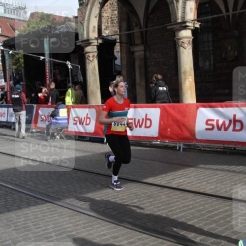 05.10.2025 - 20. swb-Marathon Bremen Yannick Fuchs http://msf.ph/oto/9317124 05.10.2025 10:57:25 Ziel 7101, 9260, 9292, 9450, 9550, 9844, 10169, 10281, 10367, 10645 meine-sportfotos.de