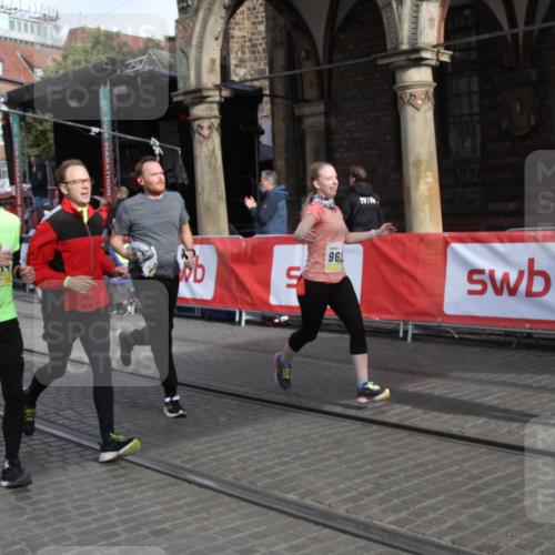 05.10.2025 - 20. swb-Marathon Bremen Yannick Fuchs http://msf.ph/oto/9317136 05.10.2025 10:57:38 Ziel 9625, 9747, 9904, 9914, 9962, 10139, 10694, 10739, 10754, 11352, 11360, 11583 meine-sportfotos.de