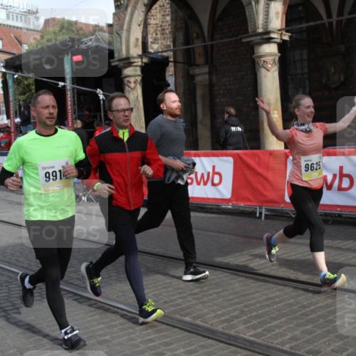05.10.2025 - 20. swb-Marathon Bremen Yannick Fuchs http://msf.ph/oto/9317137 05.10.2025 10:57:38 Ziel 9625, 9747, 9904, 9914, 9962, 10139, 10694, 10739, 10754, 11352, 11360, 11583 meine-sportfotos.de