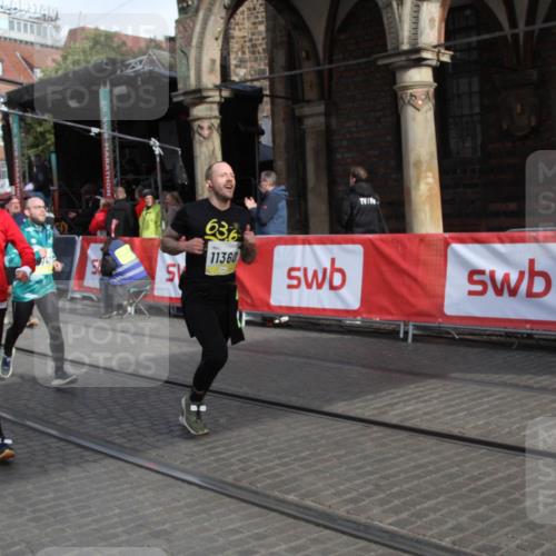 05.10.2025 - 20. swb-Marathon Bremen Yannick Fuchs http://msf.ph/oto/9317138 05.10.2025 10:57:40 Ziel 9309, 9747, 10694, 10739, 10754, 11352, 11360, 11583 meine-sportfotos.de