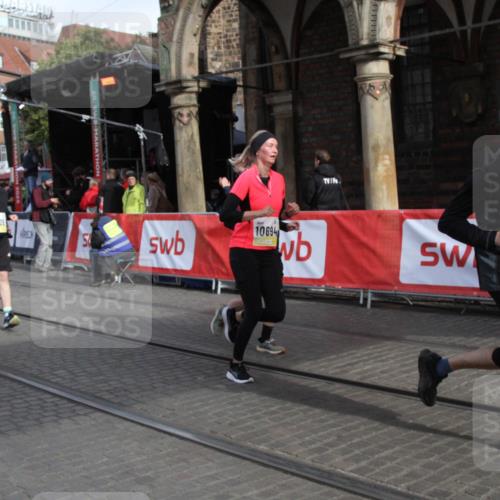 05.10.2025 - 20. swb-Marathon Bremen Yannick Fuchs http://msf.ph/oto/9317141 05.10.2025 10:57:42 Ziel 9309, 9372, 9585, 9747, 9943, 10250, 10555, 10694, 10754, 11352, 11583 meine-sportfotos.de