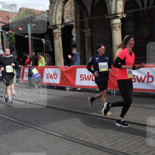 05.10.2025 - 20. swb-Marathon Bremen Yannick Fuchs http://msf.ph/oto/9317142 05.10.2025 10:57:43 Ziel 9309, 9372, 9585, 9943, 10225, 10250, 10329, 10555, 10694, 10754, 11352, 11583 meine-sportfotos.de