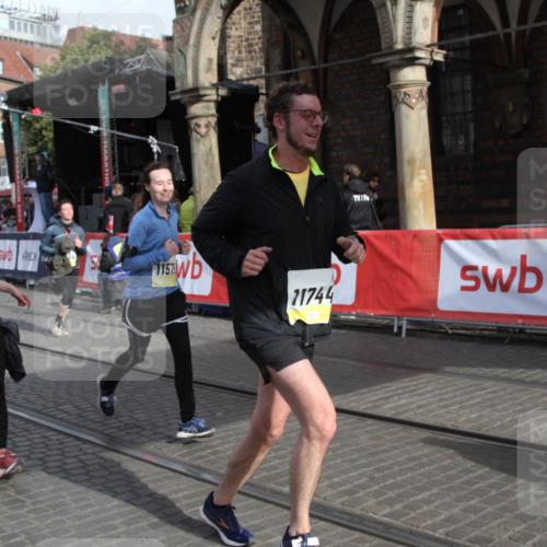 05.10.2025 - 20. swb-Marathon Bremen Yannick Fuchs http://msf.ph/oto/9317154 05.10.2025 10:57:55 Ziel 9221, 10219, 10651, 10834, 10890, 10975, 11023, 11457, 11469, 11564, 11575, 11744 meine-sportfotos.de