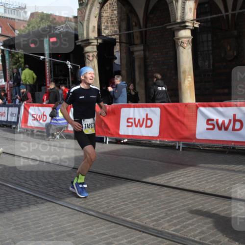 05.10.2025 - 20. swb-Marathon Bremen Yannick Fuchs http://msf.ph/oto/9317165 05.10.2025 10:58:04 Ziel 9872, 10577, 10793, 11601, 11663 meine-sportfotos.de