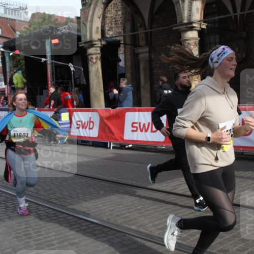 05.10.2025 - 20. swb-Marathon Bremen Yannick Fuchs http://msf.ph/oto/9317169 05.10.2025 10:58:08 Ziel 9576, 9582, 9872, 10127, 10395, 10459, 10793, 11058, 11601 meine-sportfotos.de