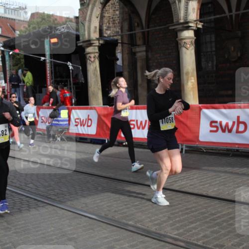 05.10.2025 - 20. swb-Marathon Bremen Yannick Fuchs http://msf.ph/oto/9317171 05.10.2025 10:58:11 Ziel 9576, 9582, 9634, 10127, 10377, 10395, 10398, 10459, 10620, 11058, 11608 meine-sportfotos.de