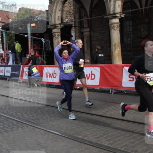 05.10.2025 - 20. swb-Marathon Bremen Yannick Fuchs http://msf.ph/oto/9317178 05.10.2025 10:58:16 Ziel 9330, 9952, 10398, 11562, 11608 meine-sportfotos.de