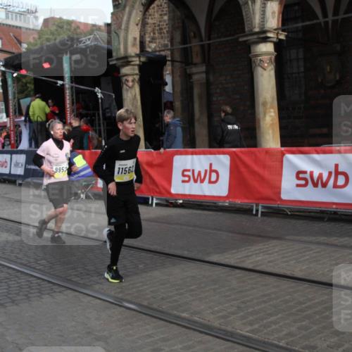 05.10.2025 - 20. swb-Marathon Bremen Yannick Fuchs http://msf.ph/oto/9317180 05.10.2025 10:58:19 Ziel 7077, 9952, 10368, 10786, 11049, 11562 meine-sportfotos.de