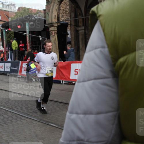 05.10.2025 - 20. swb-Marathon Bremen Yannick Fuchs http://msf.ph/oto/9317187 05.10.2025 10:58:26 Ziel 9174, 9462, 9608, 10084, 10586, 11181, 11184, 11495, 11724 meine-sportfotos.de
