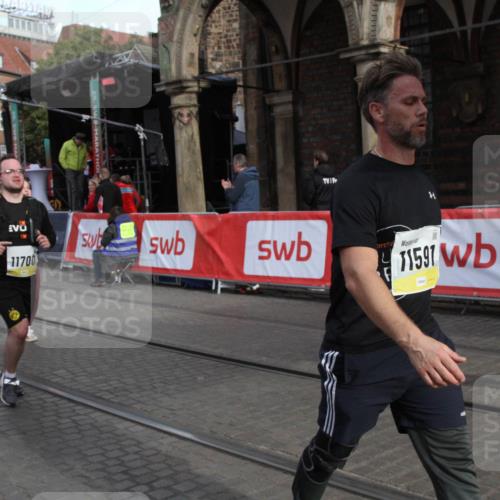 05.10.2025 - 20. swb-Marathon Bremen Yannick Fuchs http://msf.ph/oto/9317193 05.10.2025 10:58:32 Ziel 9433, 9820, 10055, 10408, 11181, 11291, 11591, 11700 meine-sportfotos.de