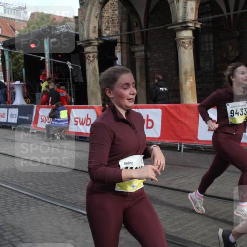 05.10.2025 - 20. swb-Marathon Bremen Yannick Fuchs http://msf.ph/oto/9317195 05.10.2025 10:58:34 Ziel 9433, 9820, 10055, 10261, 10285, 10408, 10988, 11291, 11700 meine-sportfotos.de