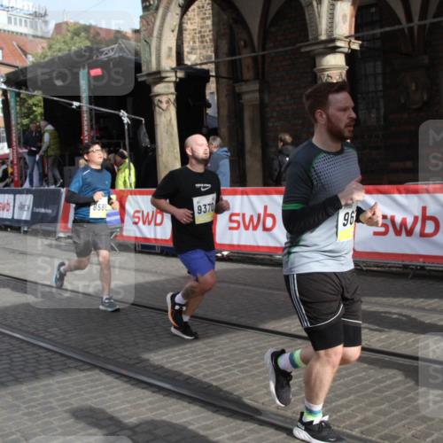 05.10.2025 - 20. swb-Marathon Bremen Yannick Fuchs http://msf.ph/oto/9317208 05.10.2025 10:58:48 Ziel 8585, 9346, 9370, 9540, 9622, 10561, 10591, 10679, 10871, 11651 meine-sportfotos.de