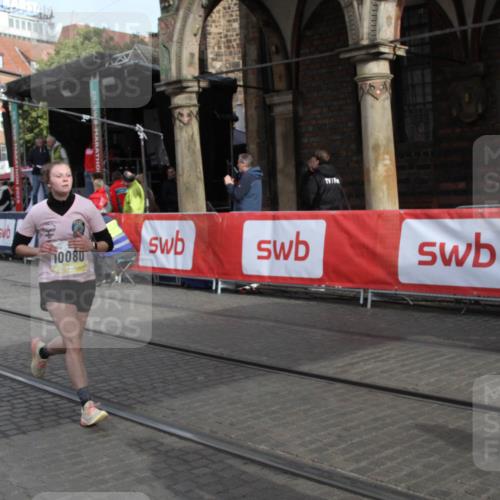 05.10.2025 - 20. swb-Marathon Bremen Yannick Fuchs http://msf.ph/oto/9317215 05.10.2025 10:58:59 Ziel 9349, 9518, 9542, 9601, 10080, 10560, 11483, 11612 meine-sportfotos.de