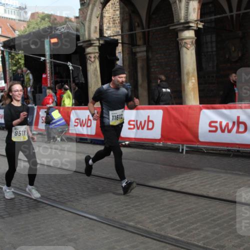 05.10.2025 - 20. swb-Marathon Bremen Yannick Fuchs http://msf.ph/oto/9317216 05.10.2025 10:59:01 Ziel 9518, 9542, 9601, 9847, 9977, 10588, 11612 meine-sportfotos.de