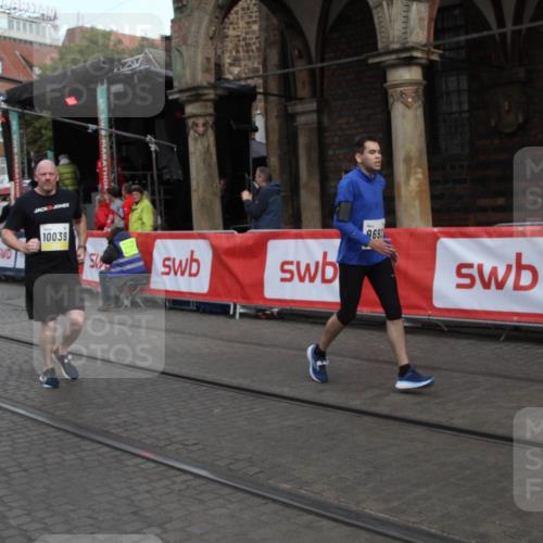 05.10.2025 - 20. swb-Marathon Bremen Yannick Fuchs http://msf.ph/oto/9317224 05.10.2025 10:59:14 Ziel 9219, 9508, 9692, 10039, 10143, 10353 meine-sportfotos.de