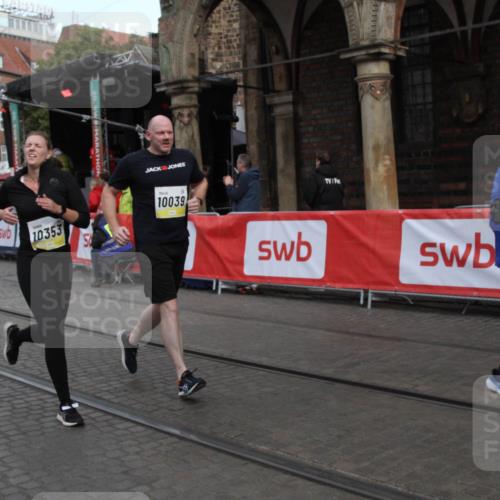 05.10.2025 - 20. swb-Marathon Bremen Yannick Fuchs http://msf.ph/oto/9317225 05.10.2025 10:59:15 Ziel 9219, 9508, 9692, 10039, 10143, 10353 meine-sportfotos.de