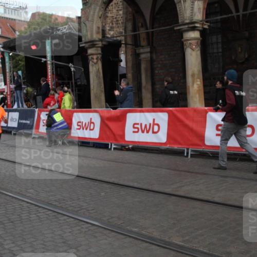 05.10.2025 - 20. swb-Marathon Bremen Yannick Fuchs http://msf.ph/oto/9317227 05.10.2025 10:59:18 Ziel 9454, 9508, 10200, 10274, 11207, 11400 meine-sportfotos.de