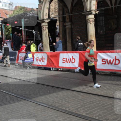 05.10.2025 - 20. swb-Marathon Bremen Yannick Fuchs http://msf.ph/oto/9317240 05.10.2025 10:59:36 Ziel 9609, 9737, 10809, 11251, 11657 meine-sportfotos.de