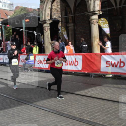05.10.2025 - 20. swb-Marathon Bremen Yannick Fuchs http://msf.ph/oto/9317247 05.10.2025 10:59:48 Ziel 9473, 10420, 11582, 11720 meine-sportfotos.de