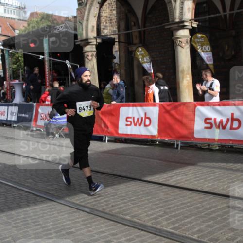 05.10.2025 - 20. swb-Marathon Bremen Yannick Fuchs http://msf.ph/oto/9317249 05.10.2025 10:59:51 Ziel 9378, 9473, 9673, 11582 meine-sportfotos.de