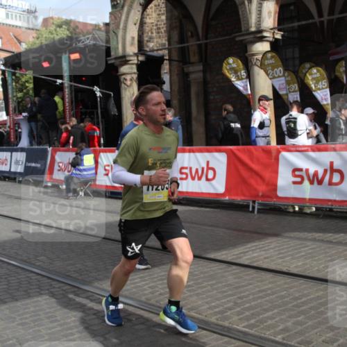 05.10.2025 - 20. swb-Marathon Bremen Yannick Fuchs http://msf.ph/oto/9317278 05.10.2025 11:00:26 Ziel 10067, 10406, 10492, 10504, 10794, 11263, 11424, 11699 meine-sportfotos.de