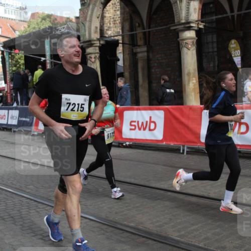 05.10.2025 - 20. swb-Marathon Bremen Yannick Fuchs http://msf.ph/oto/9317283 05.10.2025 11:00:32 Ziel 7215, 9173, 9177, 9531, 10063, 10067, 10071, 10217, 10504, 10794, 10930, 11003, 11534, 11595, 11619 meine-sportfotos.de