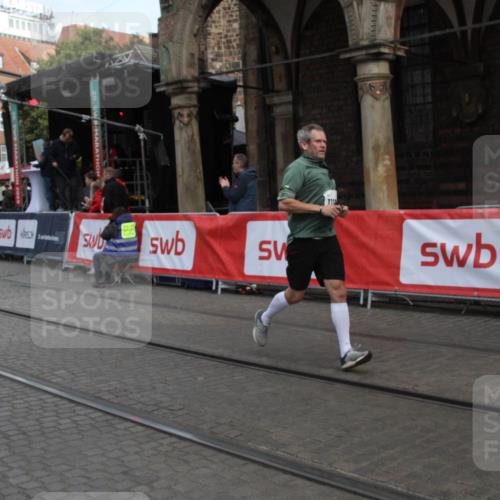 05.10.2025 - 20. swb-Marathon Bremen Yannick Fuchs http://msf.ph/oto/9317292 05.10.2025 11:00:43 Ziel 9272, 9858, 10518, 11034, 11162 meine-sportfotos.de