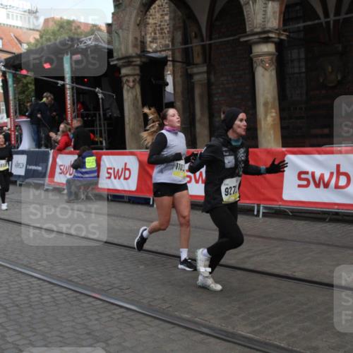 05.10.2025 - 20. swb-Marathon Bremen Yannick Fuchs http://msf.ph/oto/9317295 05.10.2025 11:00:47 Ziel 9272, 9327, 9389, 9827, 9858, 10872, 10901, 11034 meine-sportfotos.de