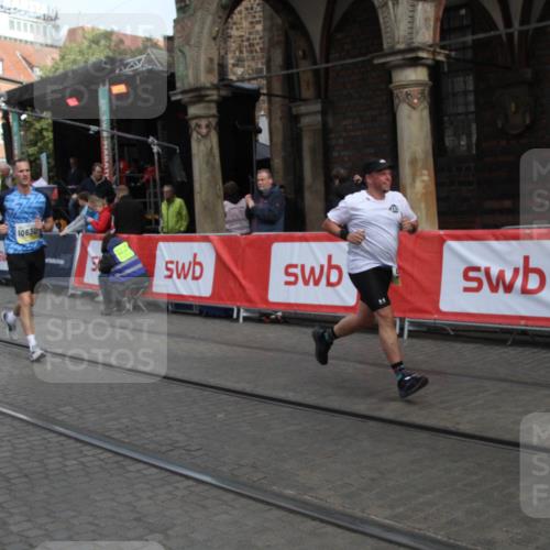 05.10.2025 - 20. swb-Marathon Bremen Yannick Fuchs http://msf.ph/oto/9317308 05.10.2025 11:01:09 Ziel 9305, 9443, 9880, 9954, 10477, 10630, 11053, 11524, 11719 meine-sportfotos.de
