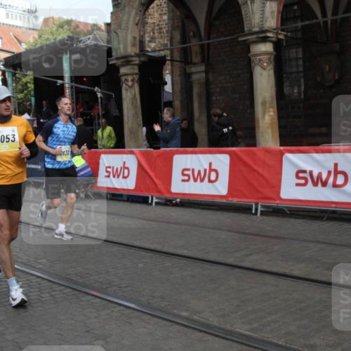 05.10.2025 - 20. swb-Marathon Bremen Yannick Fuchs http://msf.ph/oto/9317309 05.10.2025 11:01:09 Ziel 9305, 9443, 9880, 9954, 10477, 10630, 11053, 11524, 11719 meine-sportfotos.de