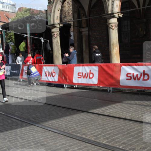 05.10.2025 - 20. swb-Marathon Bremen Yannick Fuchs http://msf.ph/oto/9317321 05.10.2025 11:01:32 Ziel 7908, 9286, 9371, 10157, 10336, 11194, 11633 meine-sportfotos.de