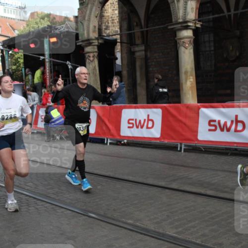 05.10.2025 - 20. swb-Marathon Bremen Yannick Fuchs http://msf.ph/oto/9317324 05.10.2025 11:01:35 Ziel 7908, 9286, 9322, 9371, 10157, 10336, 11194, 11493 meine-sportfotos.de