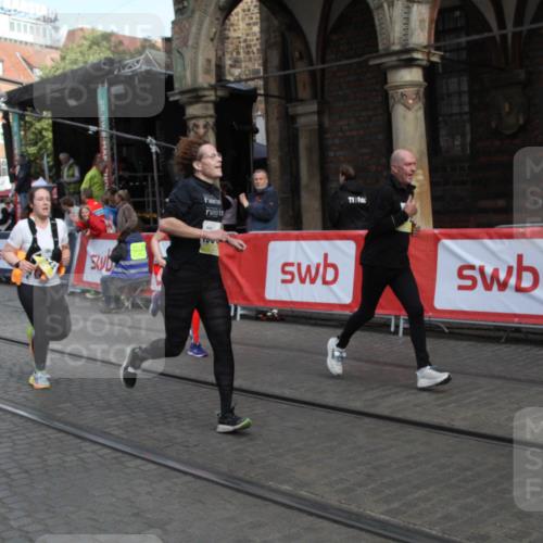 05.10.2025 - 20. swb-Marathon Bremen Yannick Fuchs http://msf.ph/oto/9317329 05.10.2025 11:01:41 Ziel 9278, 9432, 10026, 10030, 10056, 10324, 10562, 11223, 11463, 11732, 11733 meine-sportfotos.de